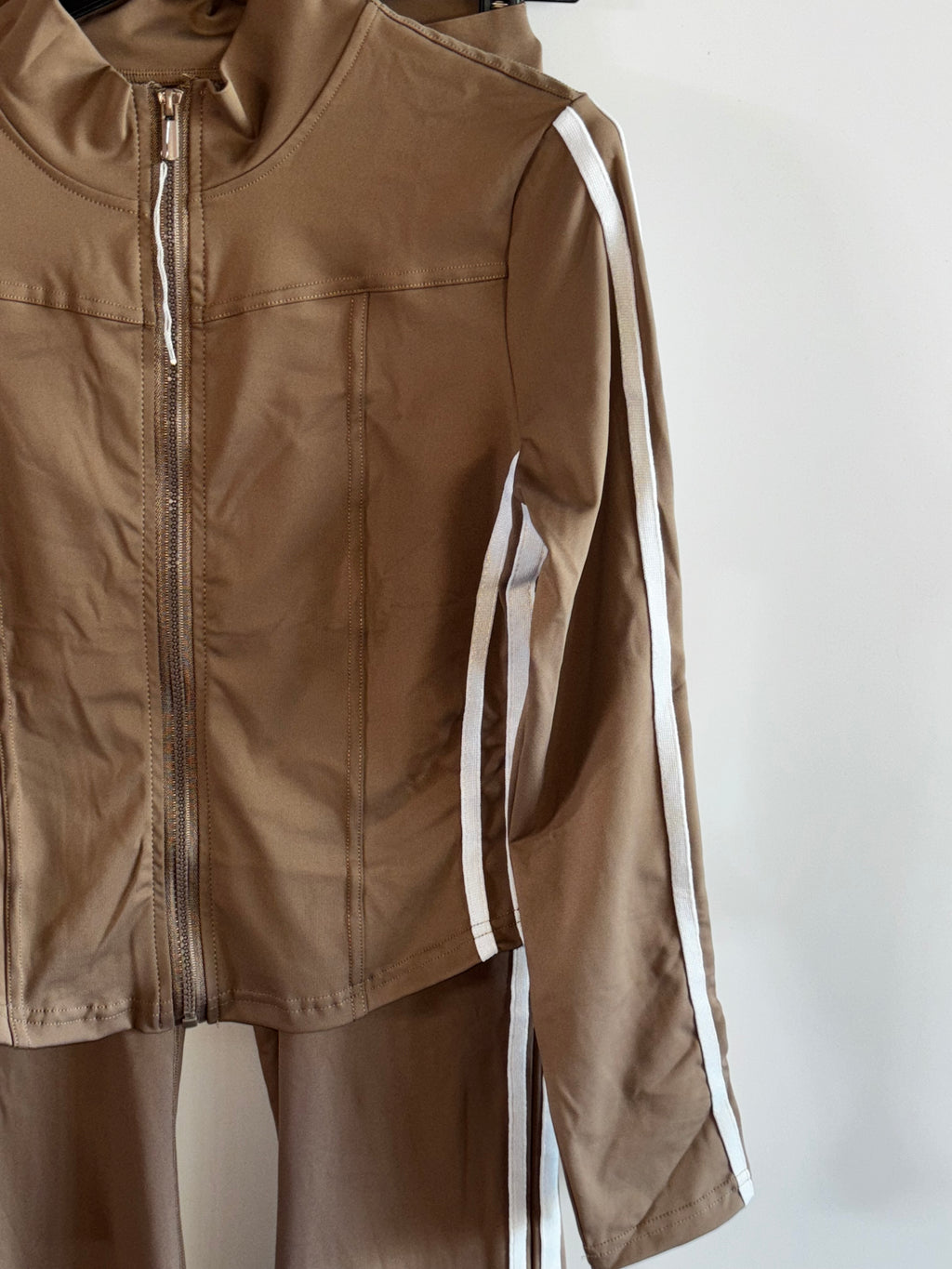 TUTA COMPLETA A ZAMPA