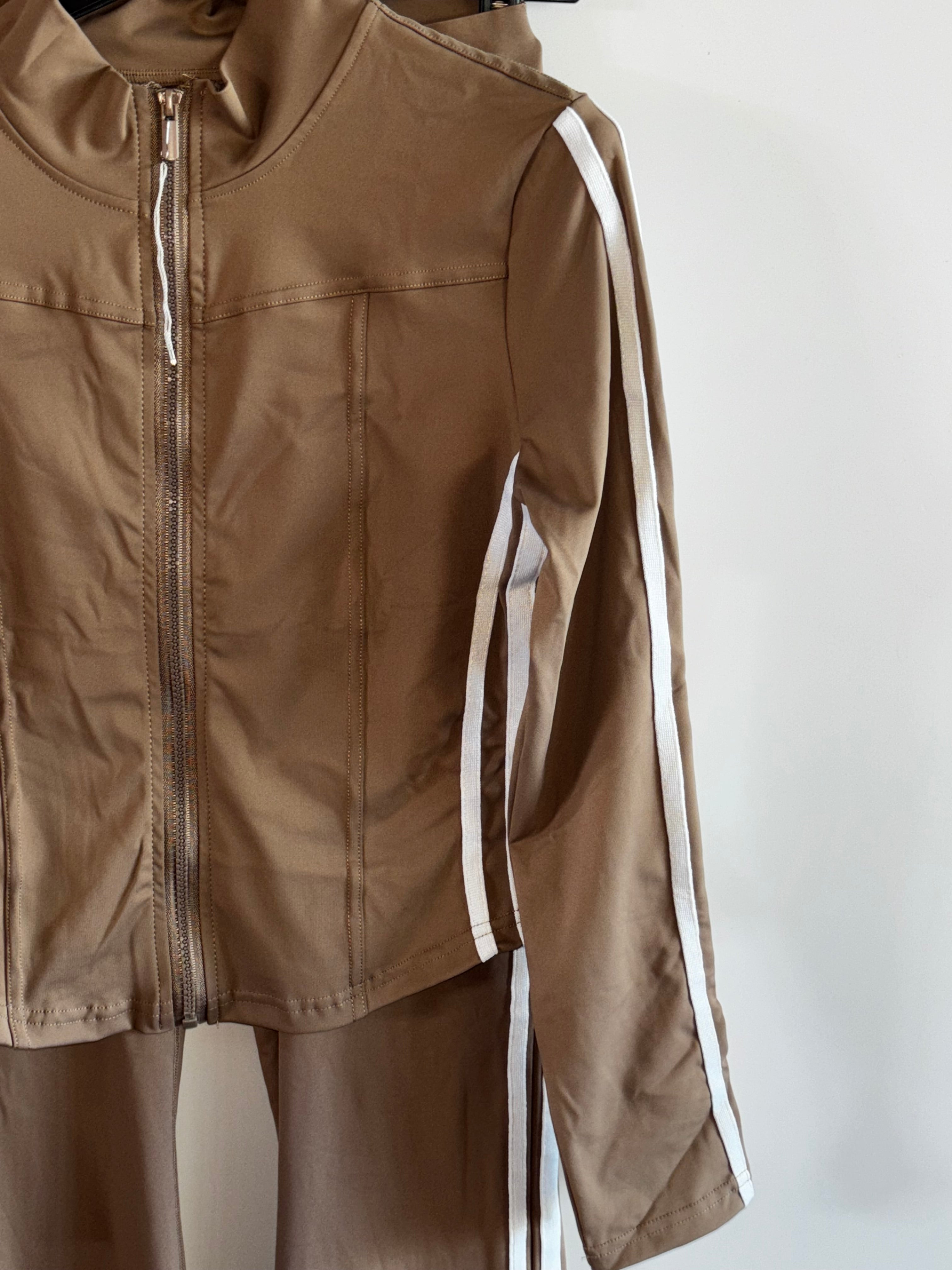 TUTA COMPLETA A ZAMPA