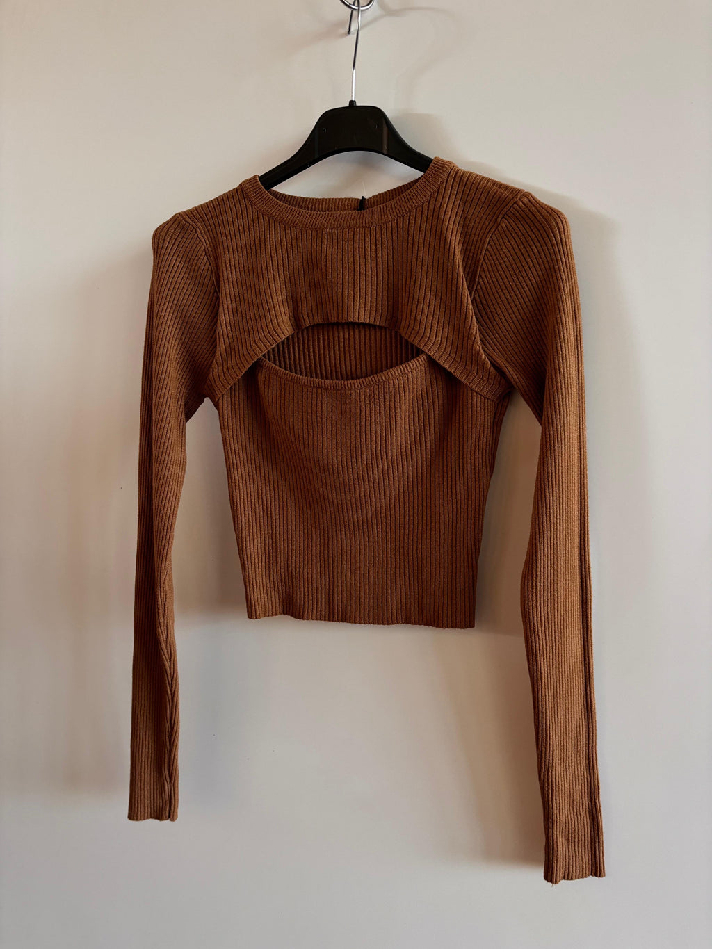 maglioncino cut-out sul seno