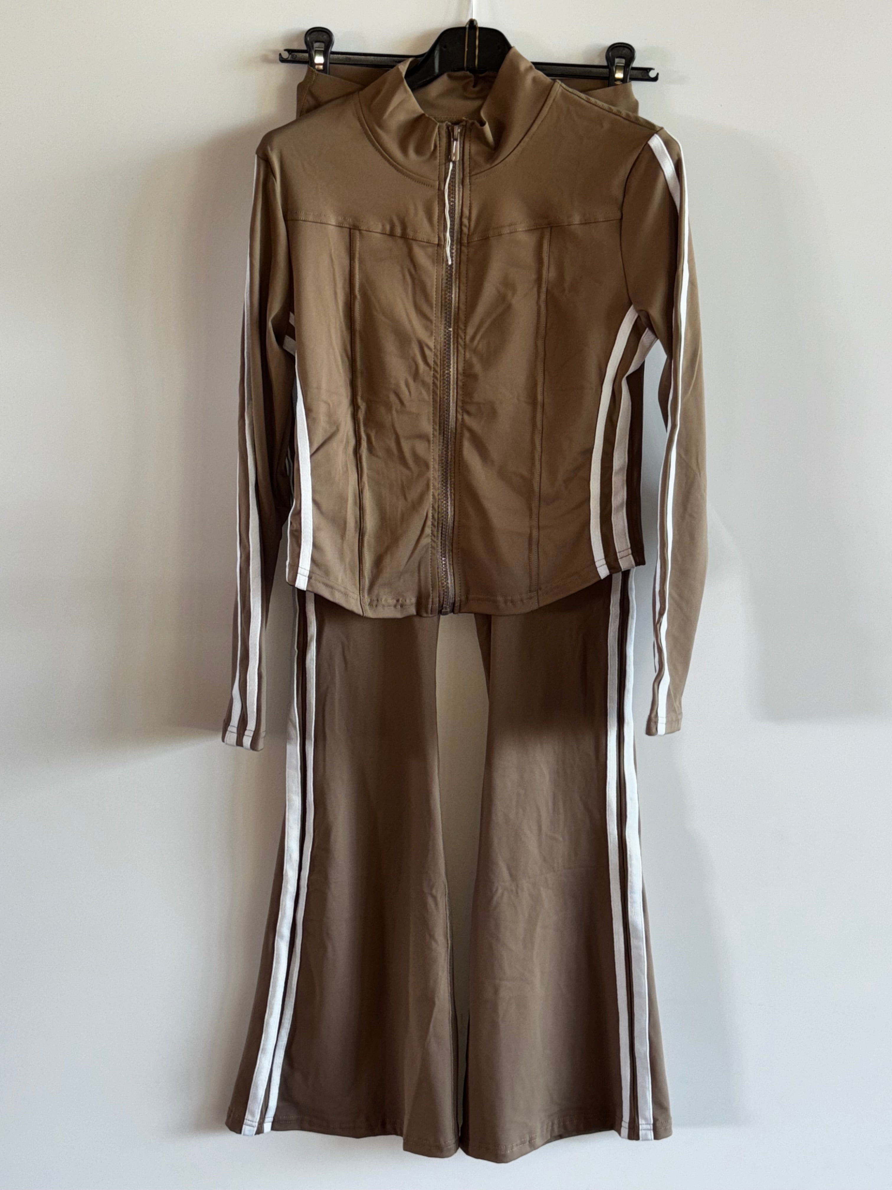 TUTA COMPLETA A ZAMPA