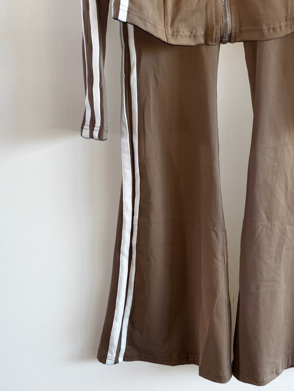 TUTA COMPLETA A ZAMPA